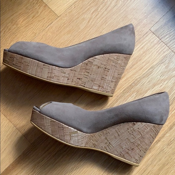 Stuart Weitzman Anna Haze Suede Platform Pump - 7 - Picture 4 of 7